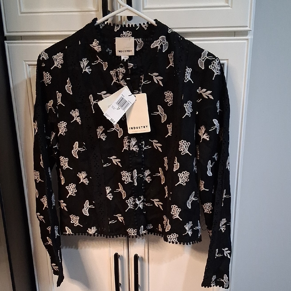 New! Industry Linen Blend Embroidered Blousd Size Small